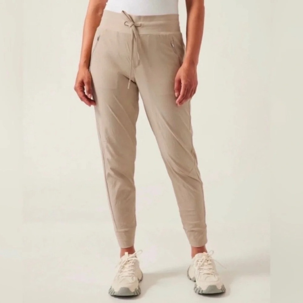 Athleta Trekkie North Women's Beige Tan Athleisure Nylon Jogger Pants Size 8